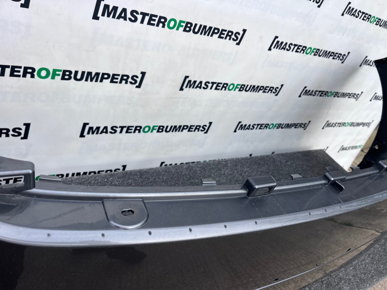 Range Rover Velar R-dynamic Hse Suv 2019-2023 Front Bumper 6 Pdc Genuine [p660]