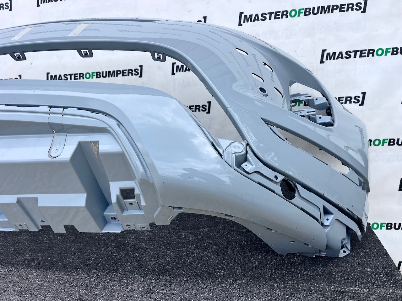 Range Rover Evoque R-dynamic Hse 2019-2023 Front Bumper 4 Pdc Genuine [p693]