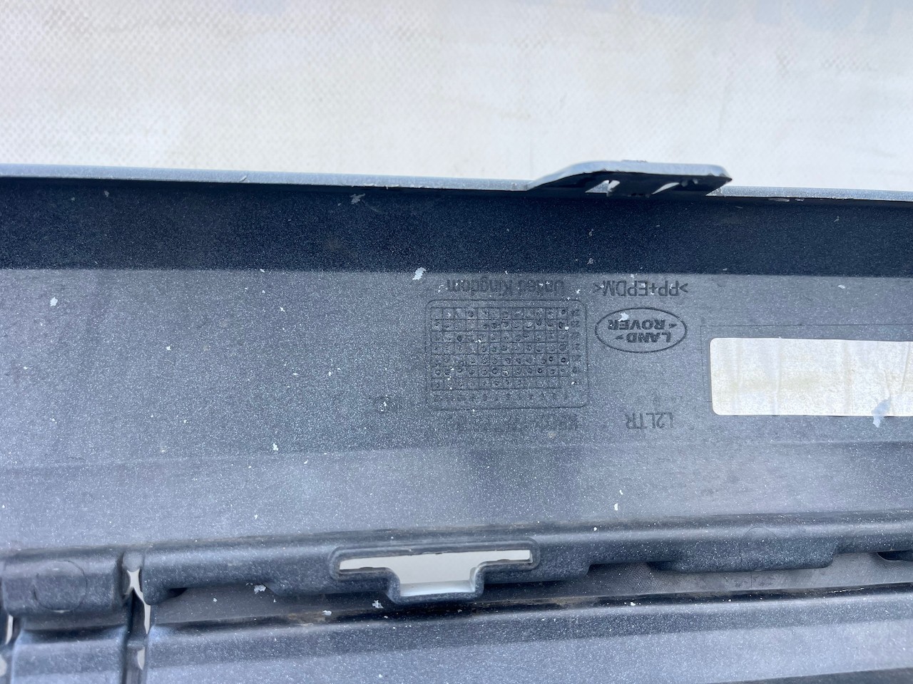 Range Rover Evoque R-dynamic Hse 2019-2023 Front Bumper 4 Pdc Genuine [p693]