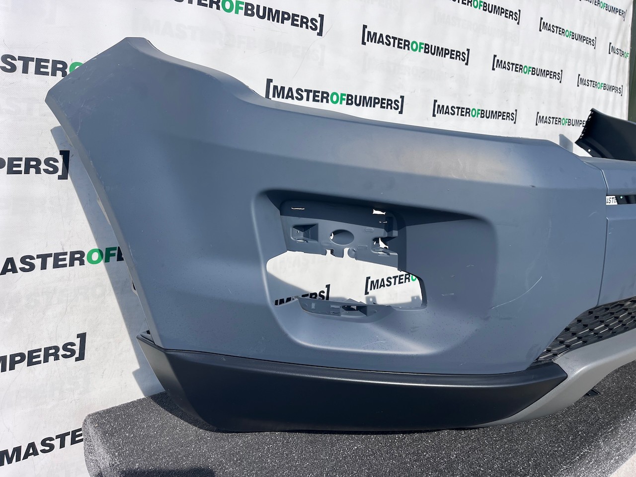 Range Rover Evoque Se Mk1 2011-2015 Front Bumper No Pdc No Jets Genuine [p722]