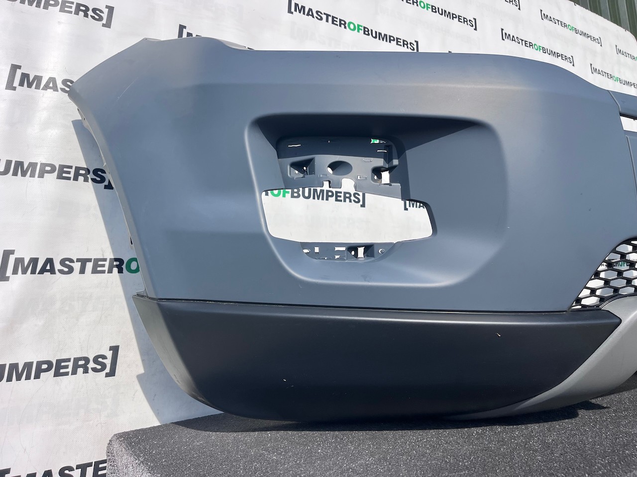 Range Rover Evoque Se Mk1 2011-2015 Front Bumper No Pdc No Jets Genuine [p717]