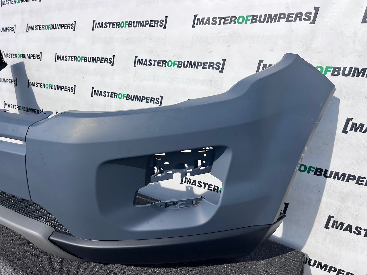 Range Rover Evoque Se Mk1 2011-2015 Front Bumper No Pdc No Jets Genuine [p717]