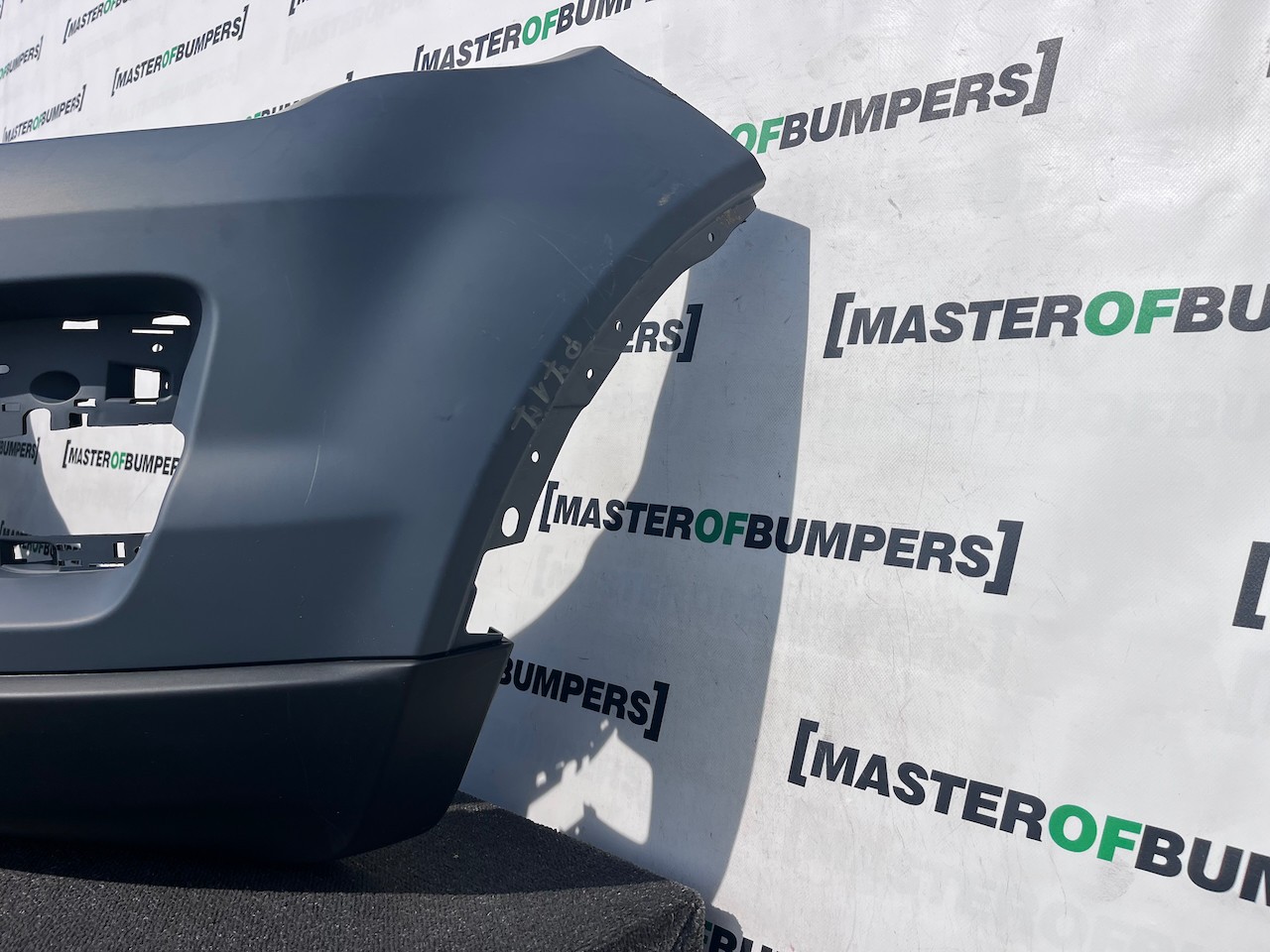 Range Rover Evoque Se Mk1 2011-2015 Front Bumper No Pdc No Jets Genuine [p717]