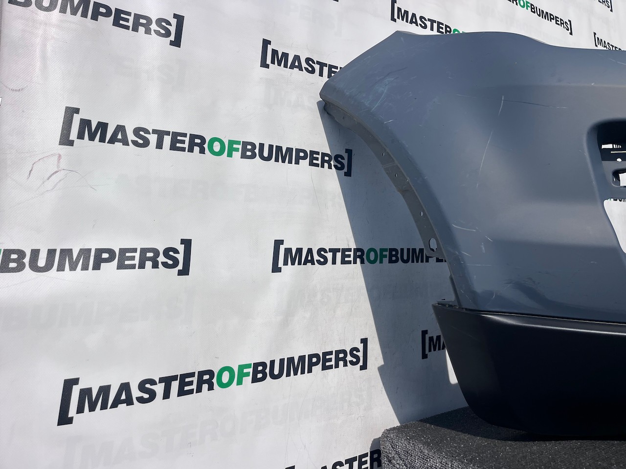 Range Rover Evoque Se Mk1 2011-2015 Front Bumper 4 Pdc + Jets Genuine [p725]