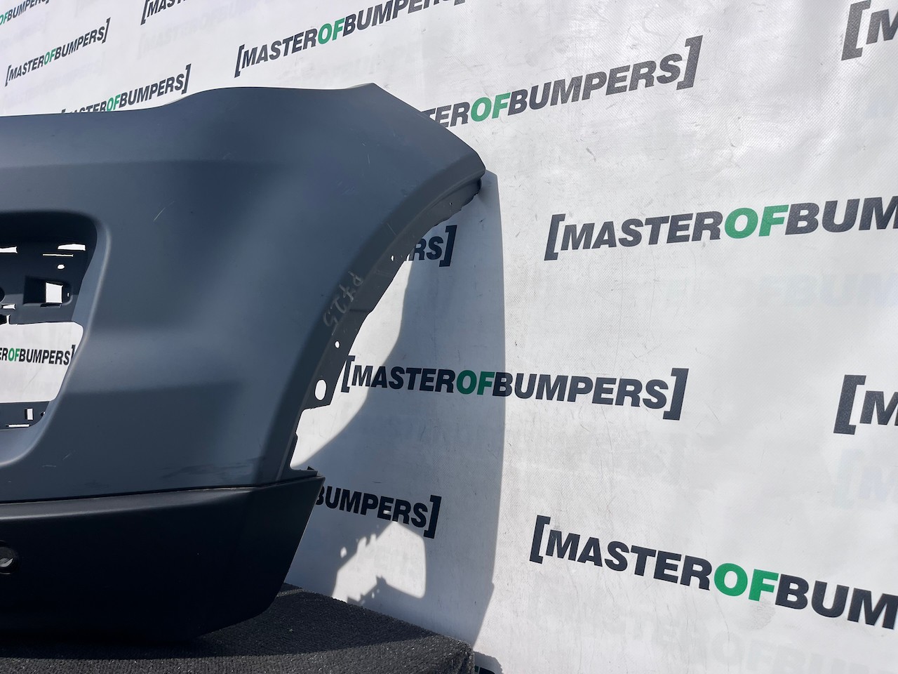 Range Rover Evoque Se Mk1 2011-2015 Front Bumper 4 Pdc + Jets Genuine [p725]