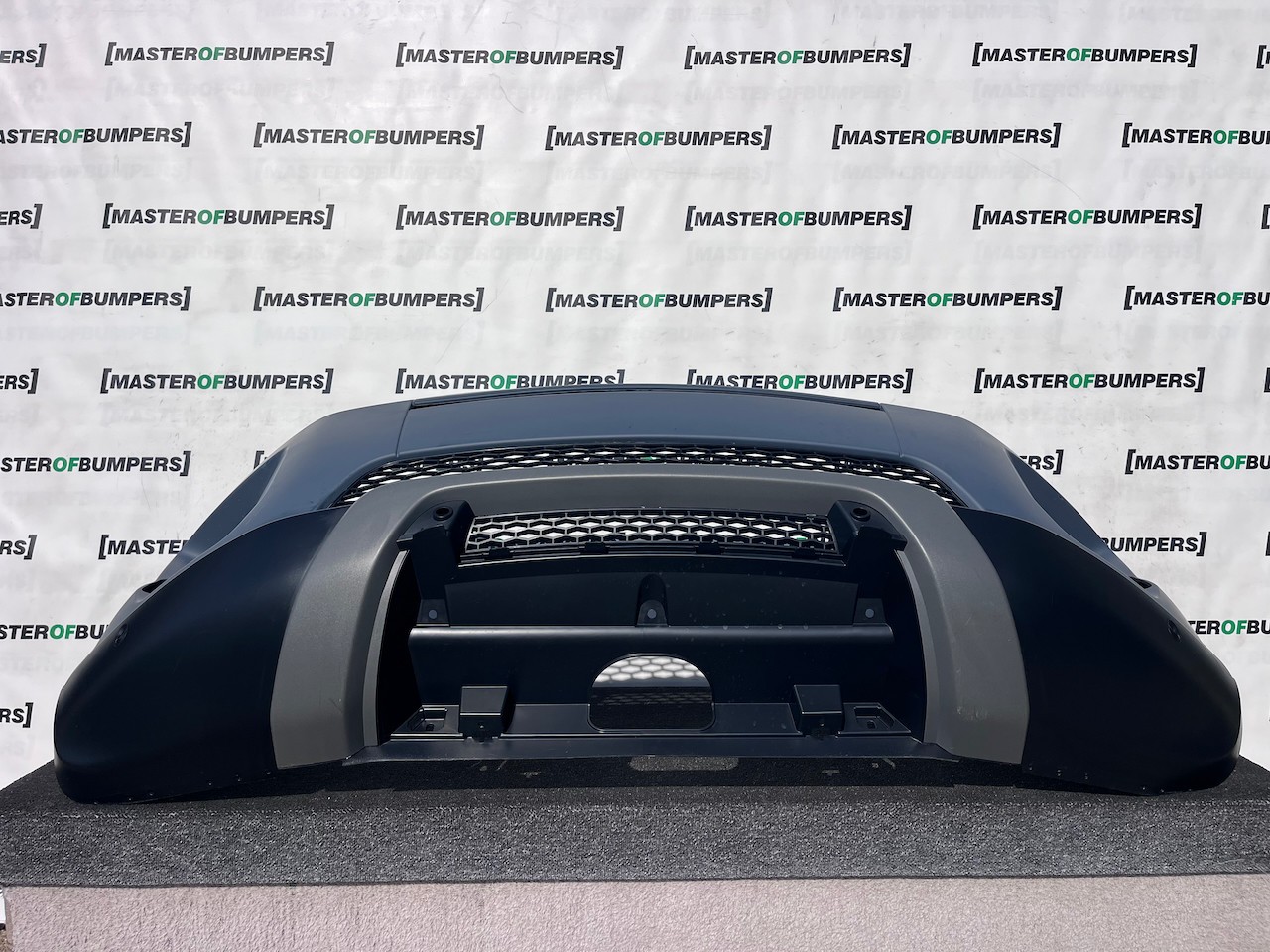 Range Rover Evoque Se Mk1 2011-2015 Front Bumper 4 Pdc + Jets Genuine [p725]