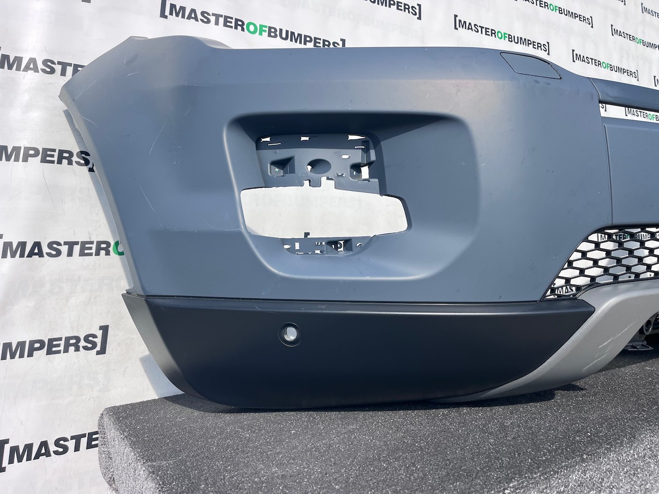 Range Rover Evoque Se Mk1 2011-2015 Front Bumper 4 Pdc + Jets Genuine [p723]