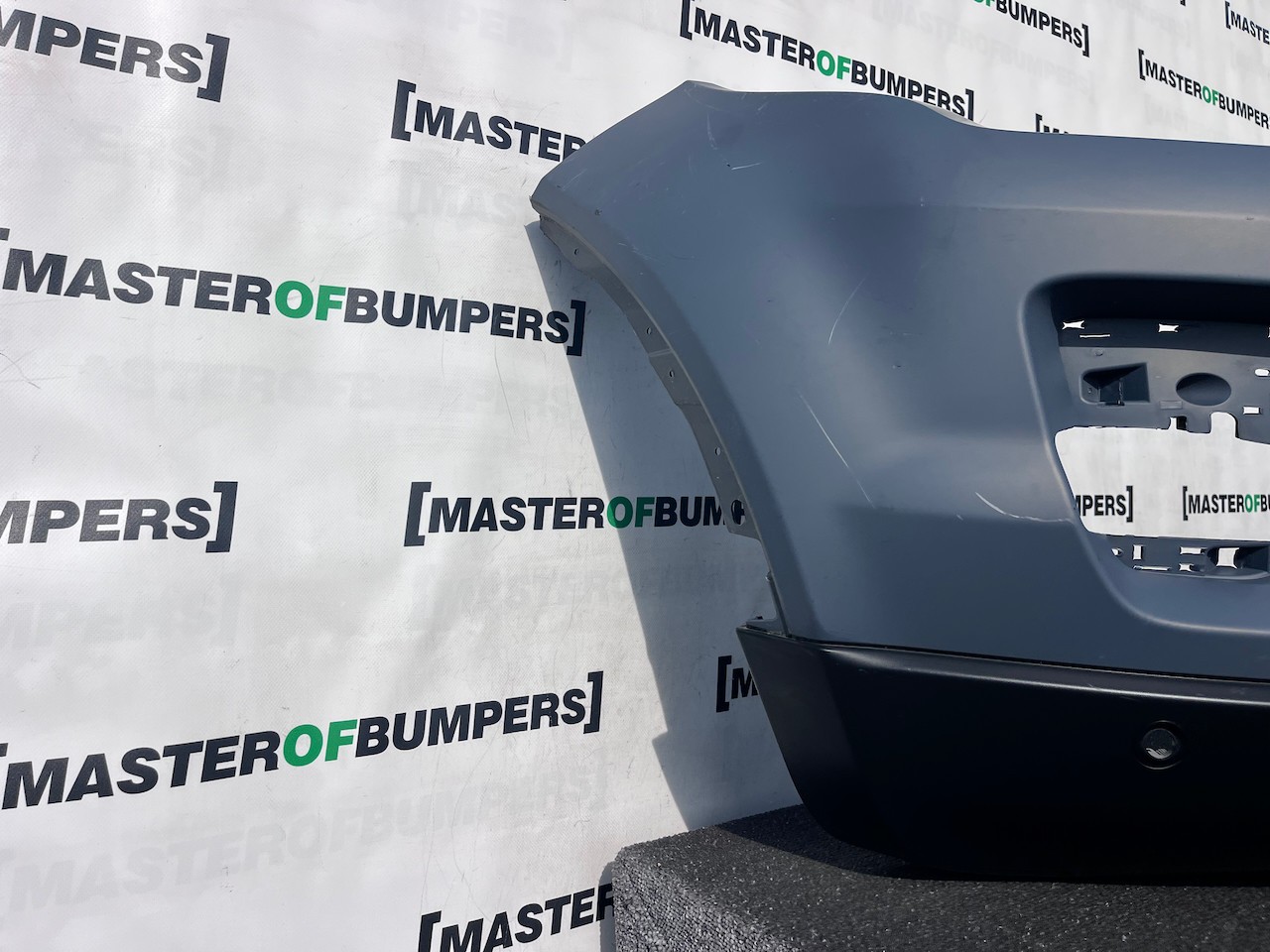 Range Rover Evoque Se Mk1 2011-2015 Front Bumper 4 Pdc + Jets Genuine [p723]