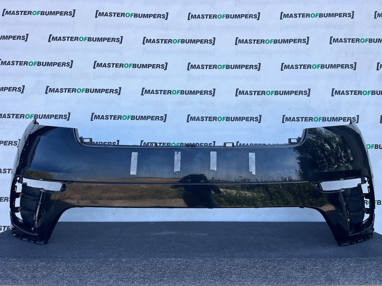 Range Rover Velar R Dynamic Hse 2019-2023 Front Bumper 4 Pdc Genuine [p728]