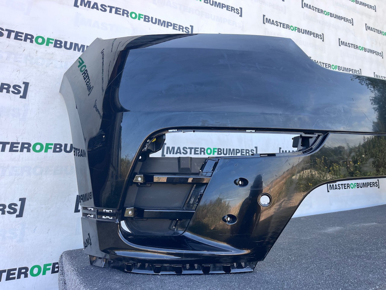 Range Rover Velar R Dynamic Hse 2019-2023 Front Bumper 4 Pdc Genuine [p728]