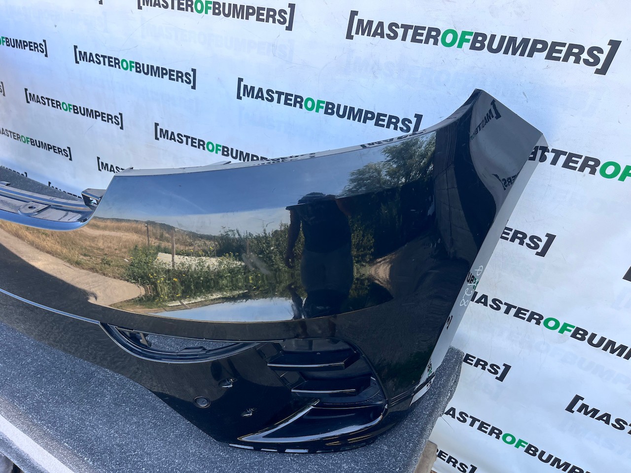 Range Rover Velar R Dynamic Hse 2019-2023 Front Bumper 4 Pdc Genuine [p728]