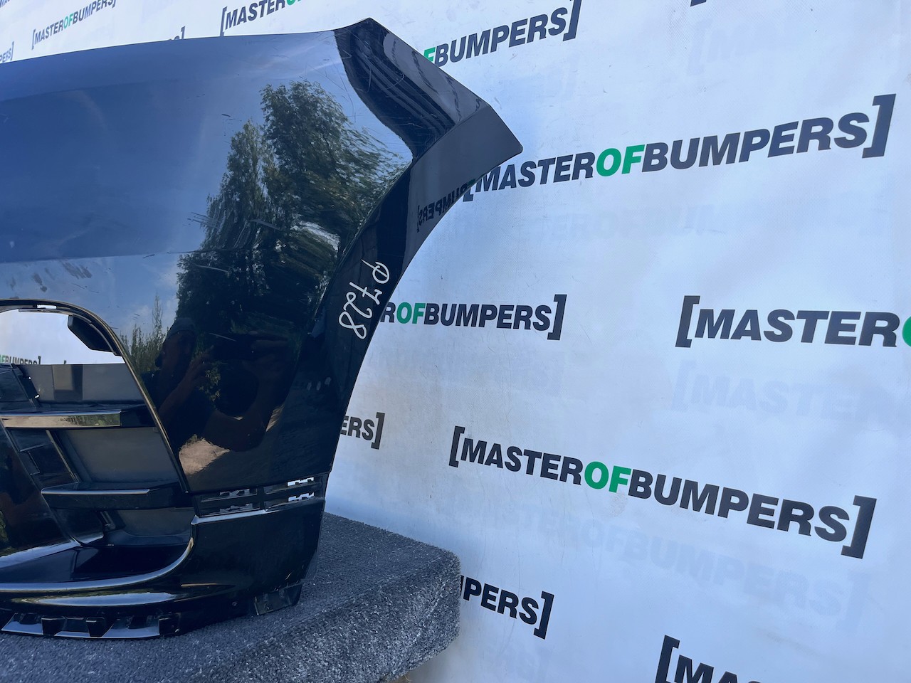 Range Rover Velar R Dynamic Hse 2019-2023 Front Bumper 4 Pdc Genuine [p728]