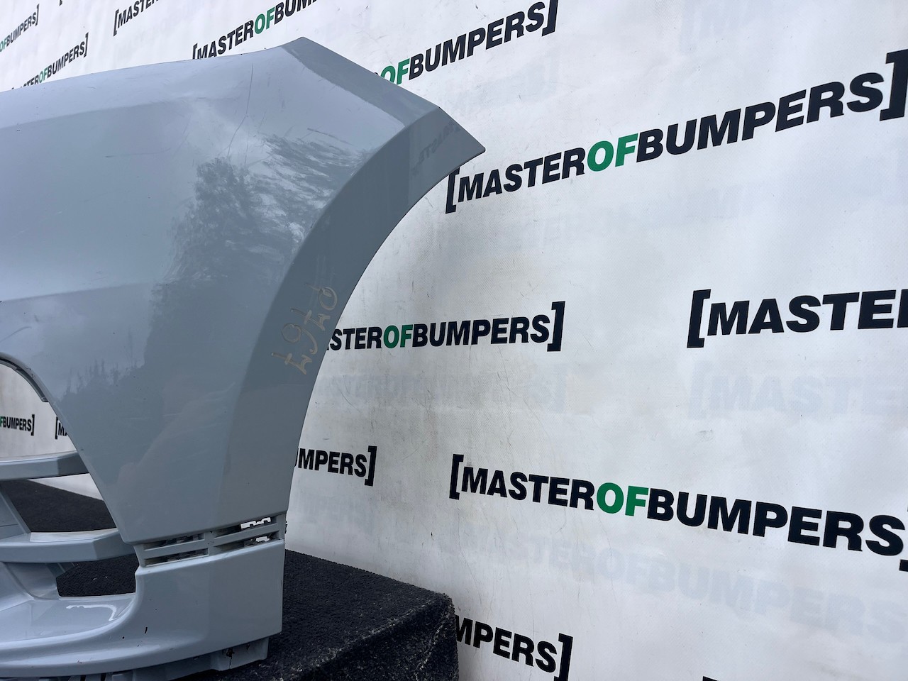 Range Rover Velar R-dynamic Hse Suv 2019-2023 Front Bumper 4 Pdc Genuine [p767]