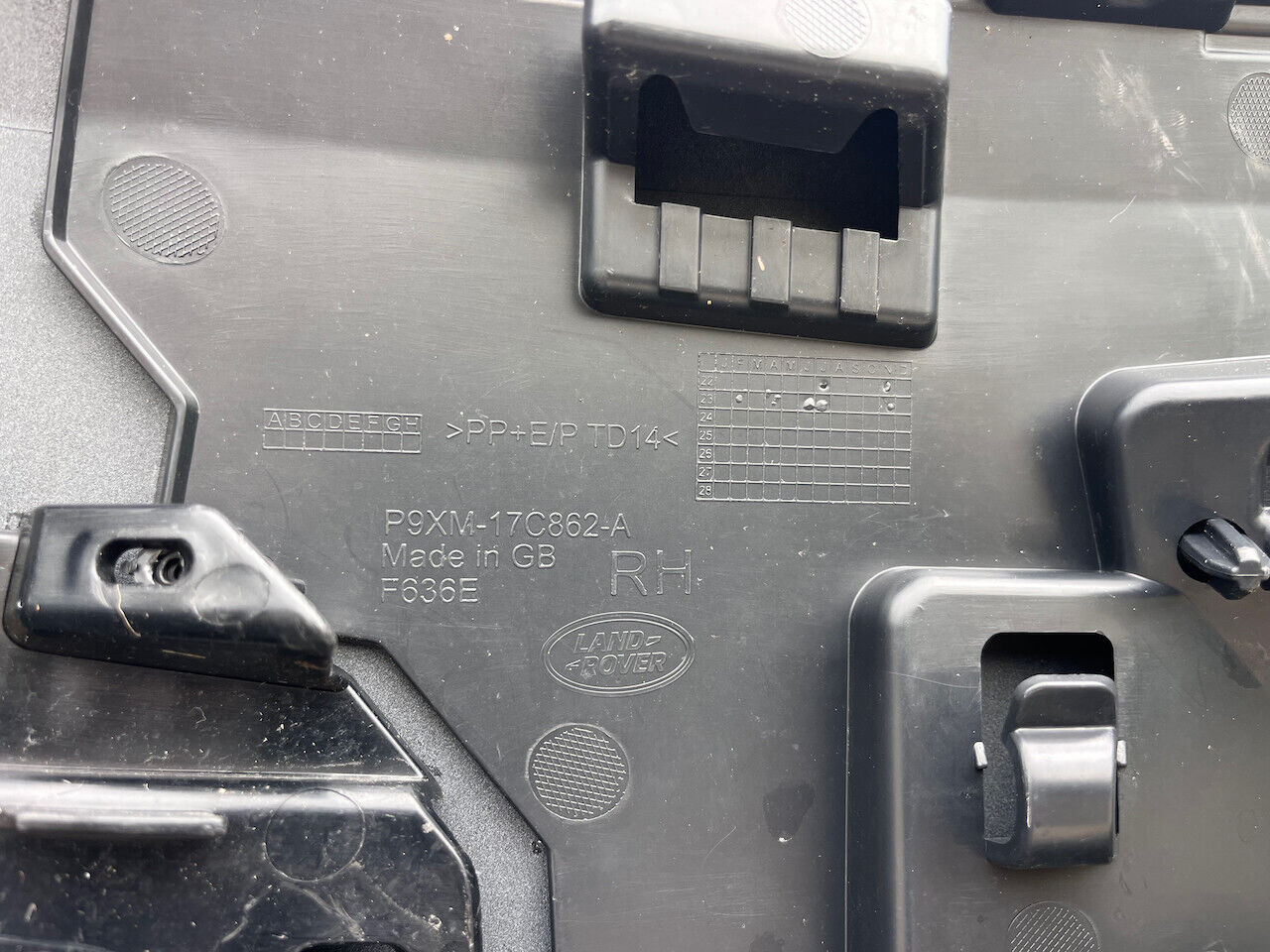 Land Rover Range Rover Sport Svr 2024-on Front Bumper 6 Pdc Genuine [p382]