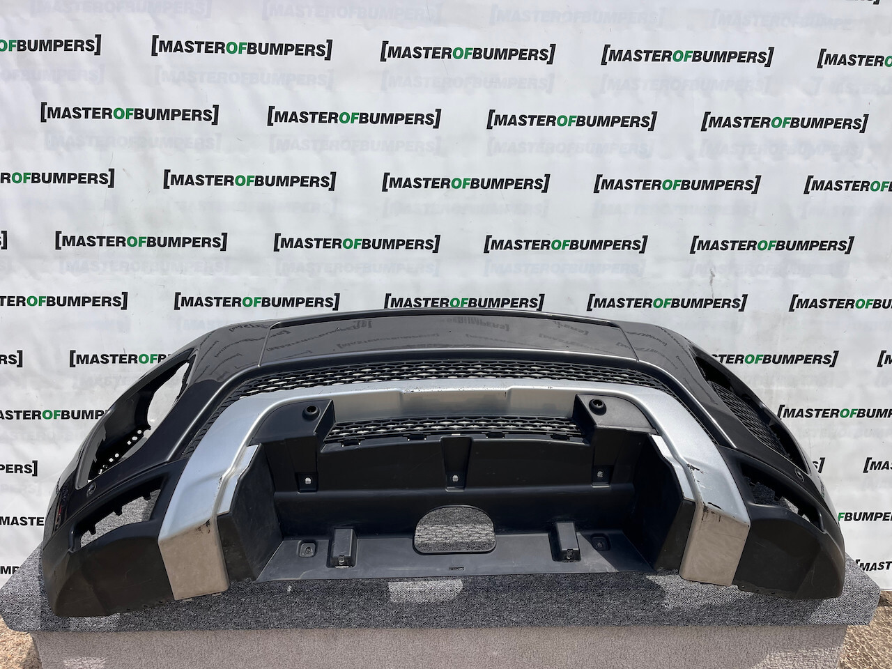 Range Rover Evoque Dynamic Hse Lift 2015-2018 Front Bumper 4 Pdc Genuine [p450]