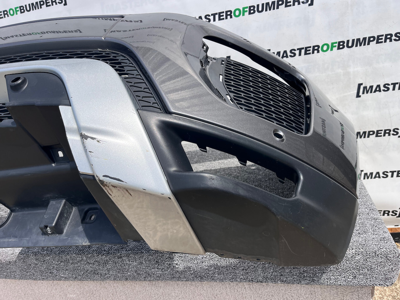 Range Rover Evoque Dynamic Hse Lift 2015-2018 Front Bumper 4 Pdc Genuine [p450]