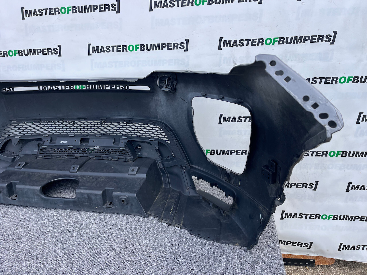 Range Rover Evoque Dynamic Hse Lift 2015-2018 Front Bumper 4 Pdc Genuine [p450]