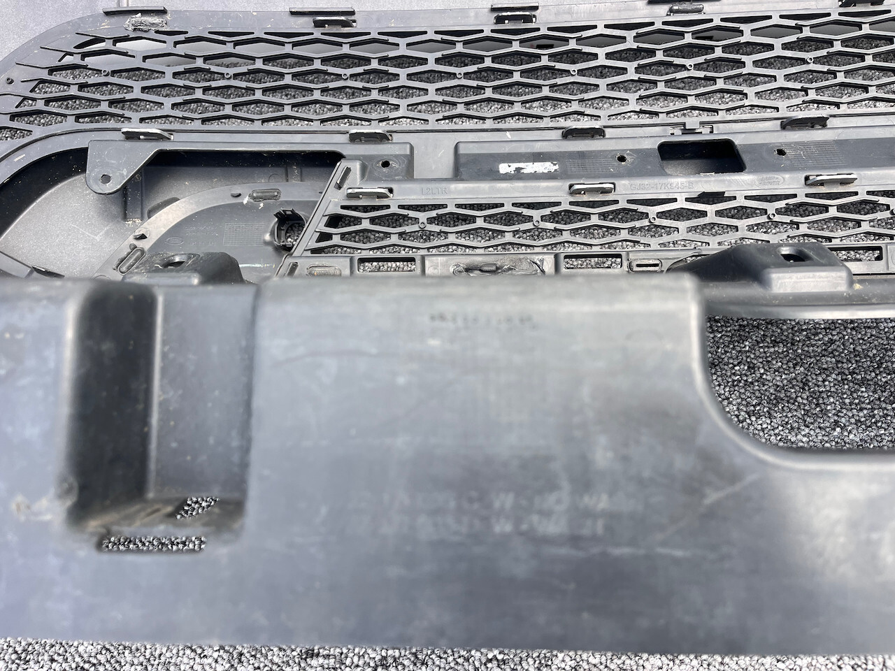 Range Rover Evoque Dynamic Hse Lift 2015-2018 Front Bumper 4 Pdc Genuine [p450]