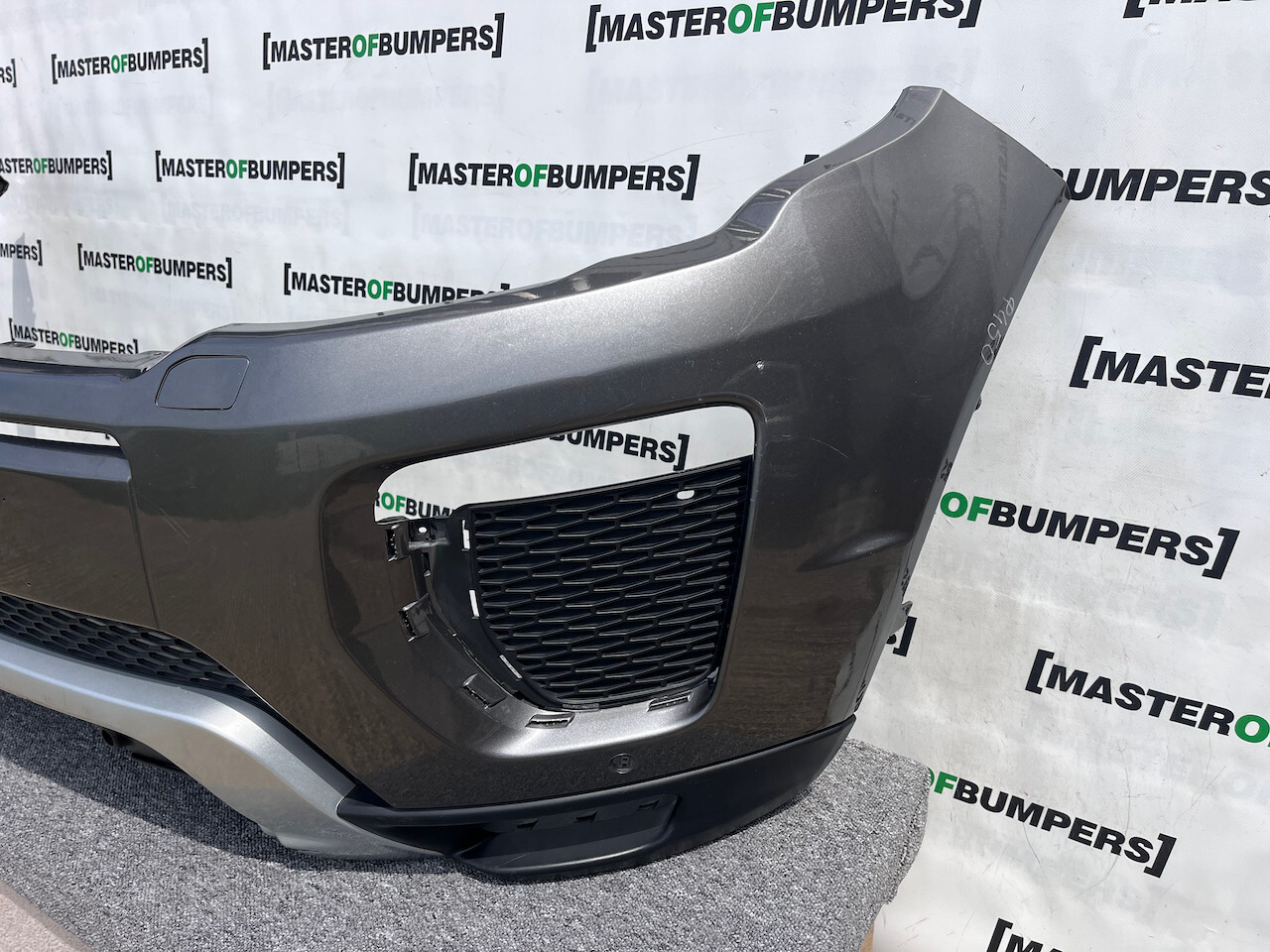 Range Rover Evoque Dynamic Hse Lift 2015-2018 Front Bumper 4 Pdc Genuine [p450]