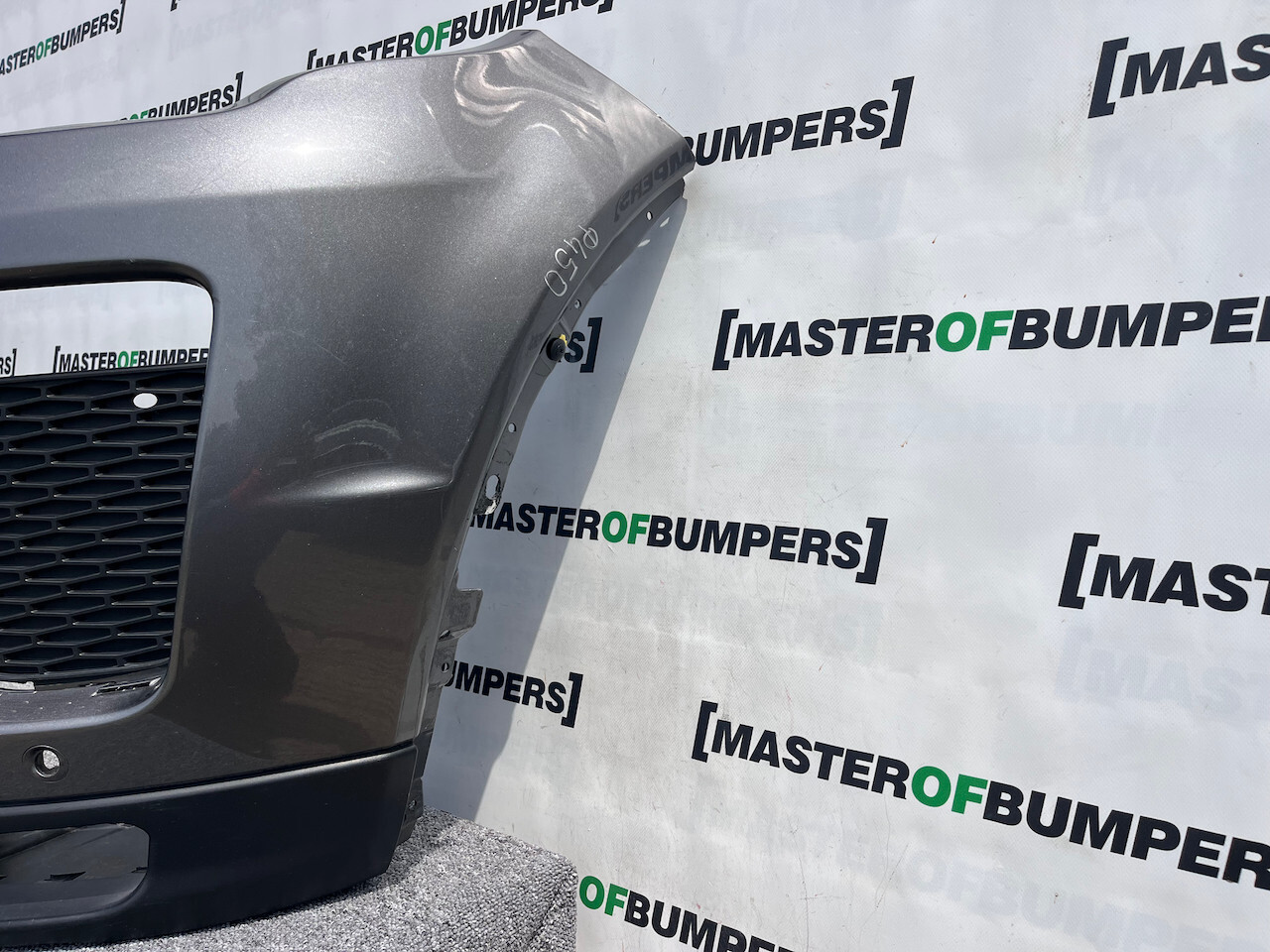 Range Rover Evoque Dynamic Hse Lift 2015-2018 Front Bumper 4 Pdc Genuine [p450]