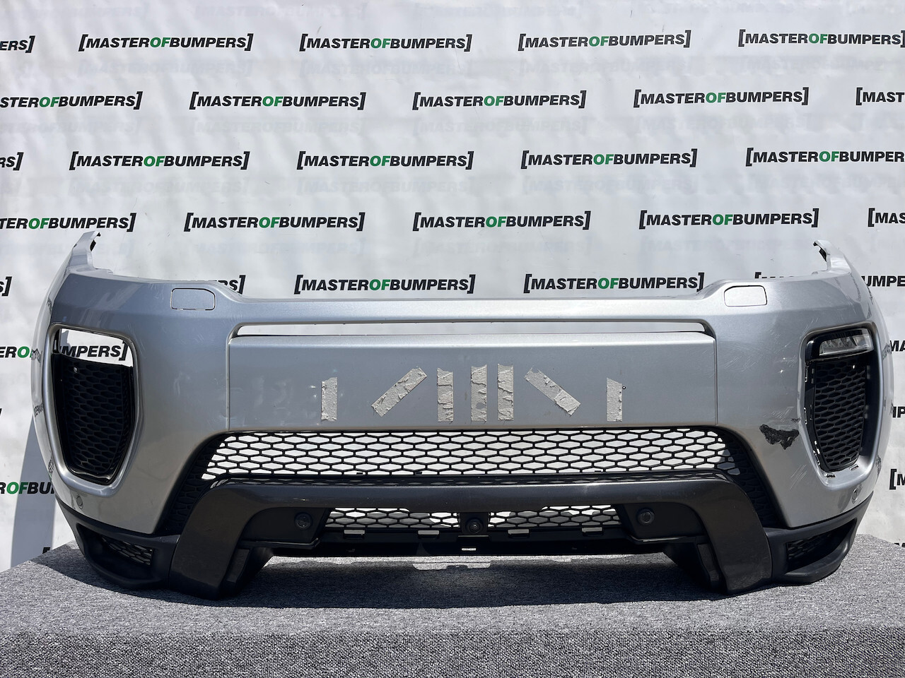 Range Rover Evoque Dynamic Hse Lift 2015-2018 Front Bumper 4 Pdc Genuine [p469]