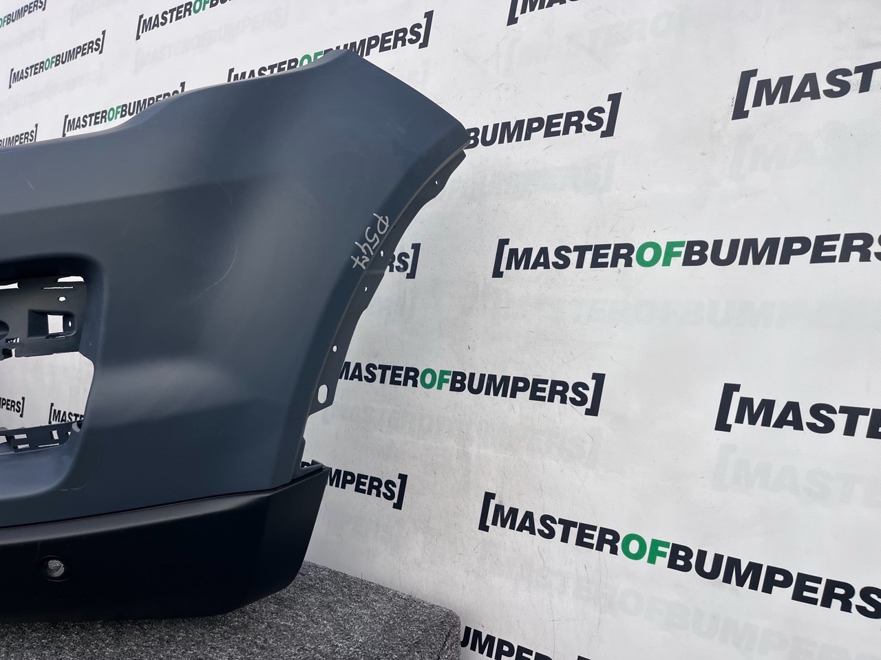 Range Rover Evoque Se Mk1 2011-2015 Front Bumper 4 Pdc+jets Genuine [p547]