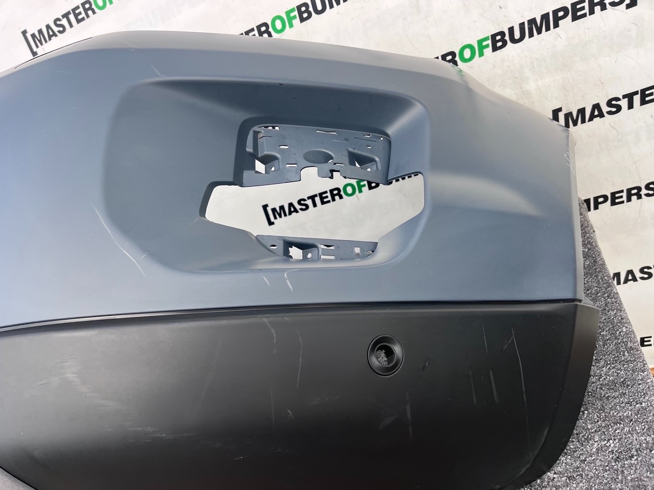 Range Rover Evoque Se Mk1 2011-2015 Front Bumper 4 Pdc+jets Genuine [p551]