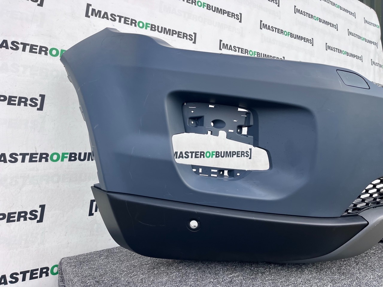 Range Rover Evoque Se Mk1 2011-2015 Front Bumper 4 Pdc+jets Genuine [p551]