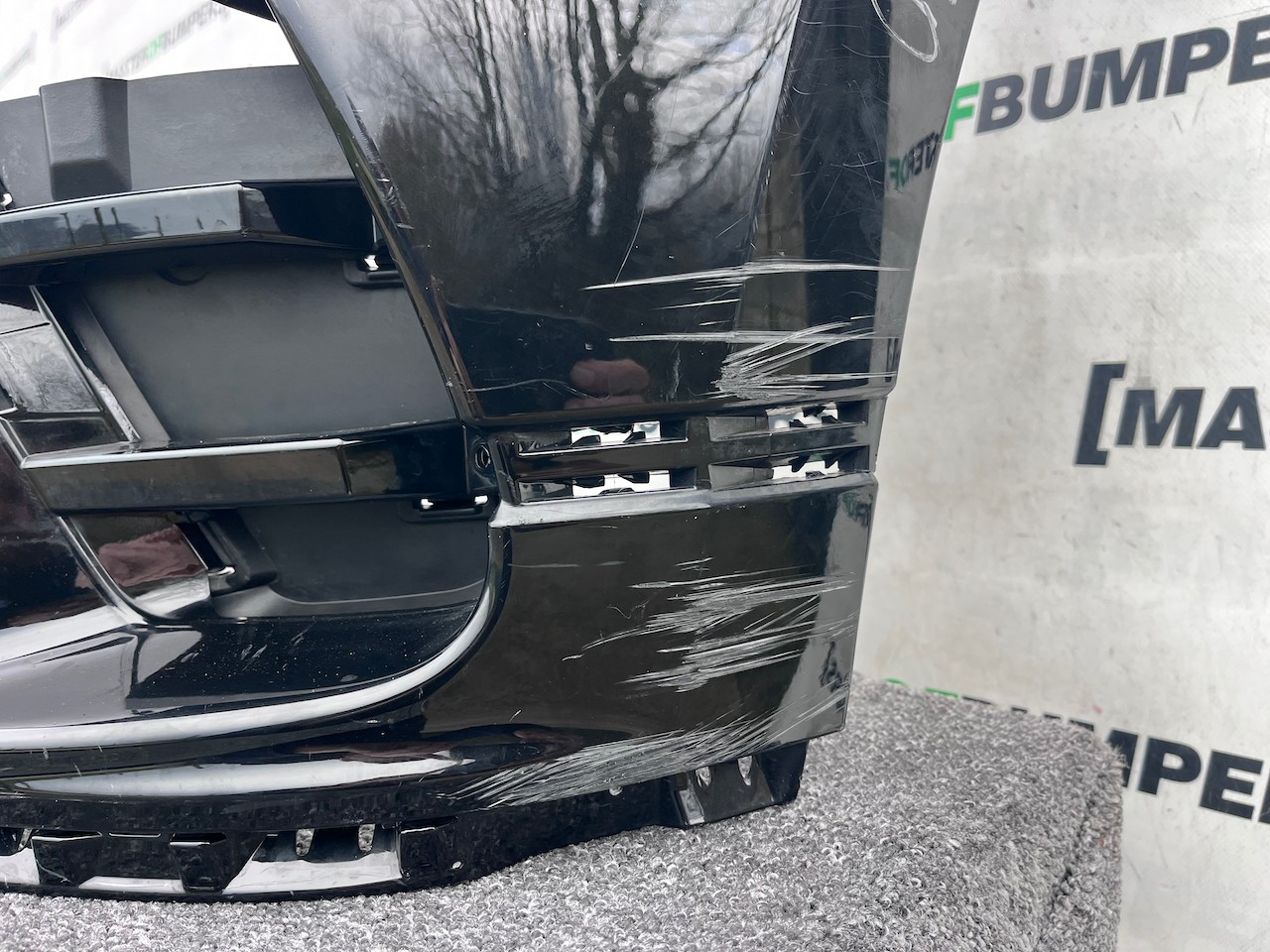 Range Rover Velar R Dynamic Hse 2019-2023 Front Bumper 4 Pdc Genuine [p570]