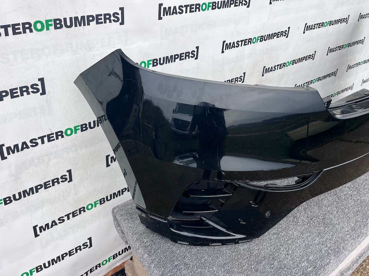 Range Rover Velar R Dynamic Hse 2019-2023 Front Bumper 4 Pdc Genuine [p570]