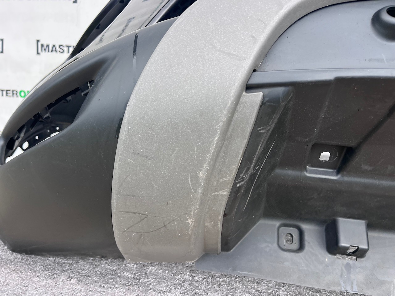 Range Rover Evoque Se Hse Lift 2015-2018 Front Bumper 4 Pdc + Jets Genuine [p62]