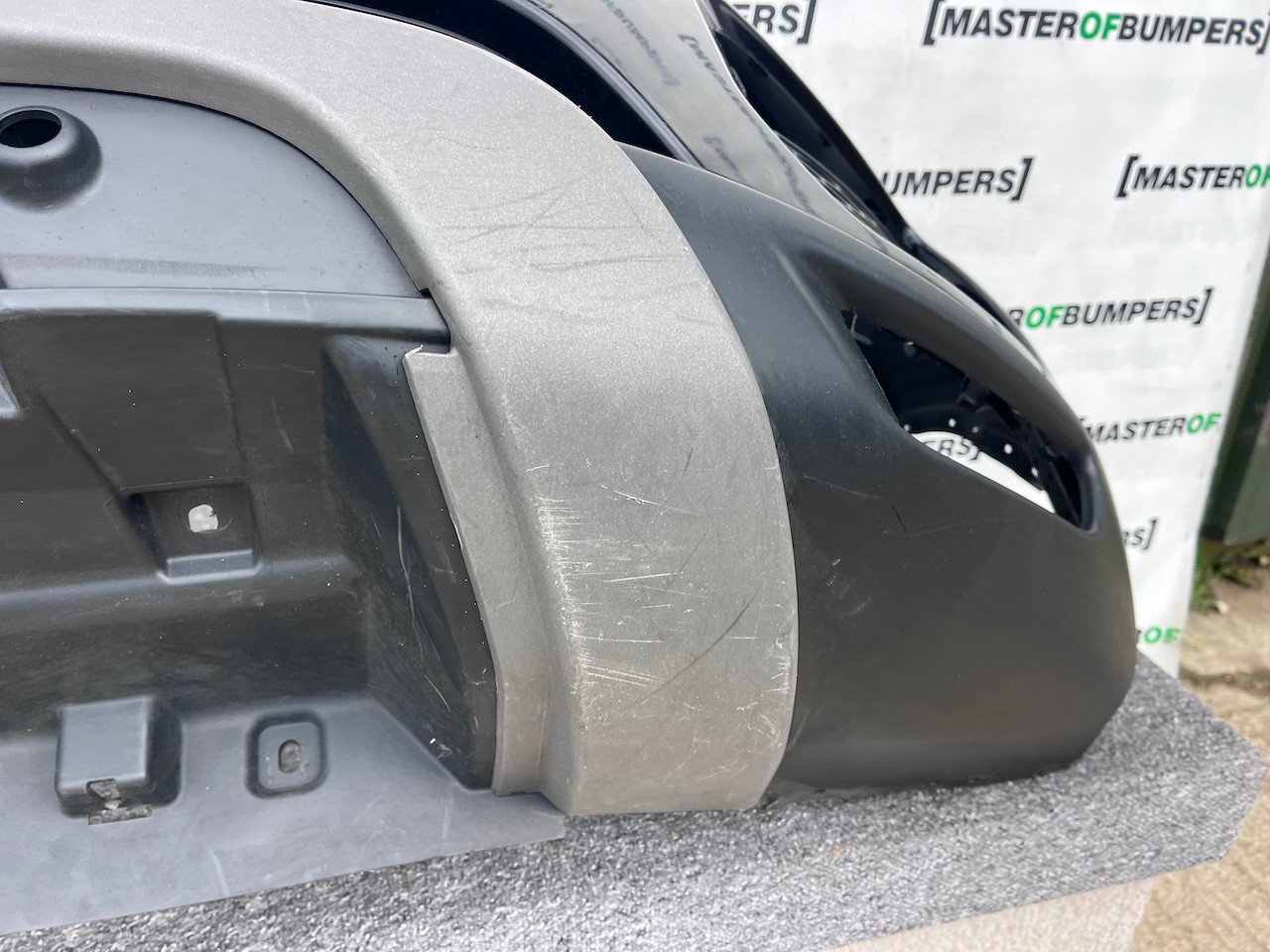 Range Rover Evoque Se Hse Lift 2015-2018 Front Bumper 4 Pdc + Jets Genuine [p62]