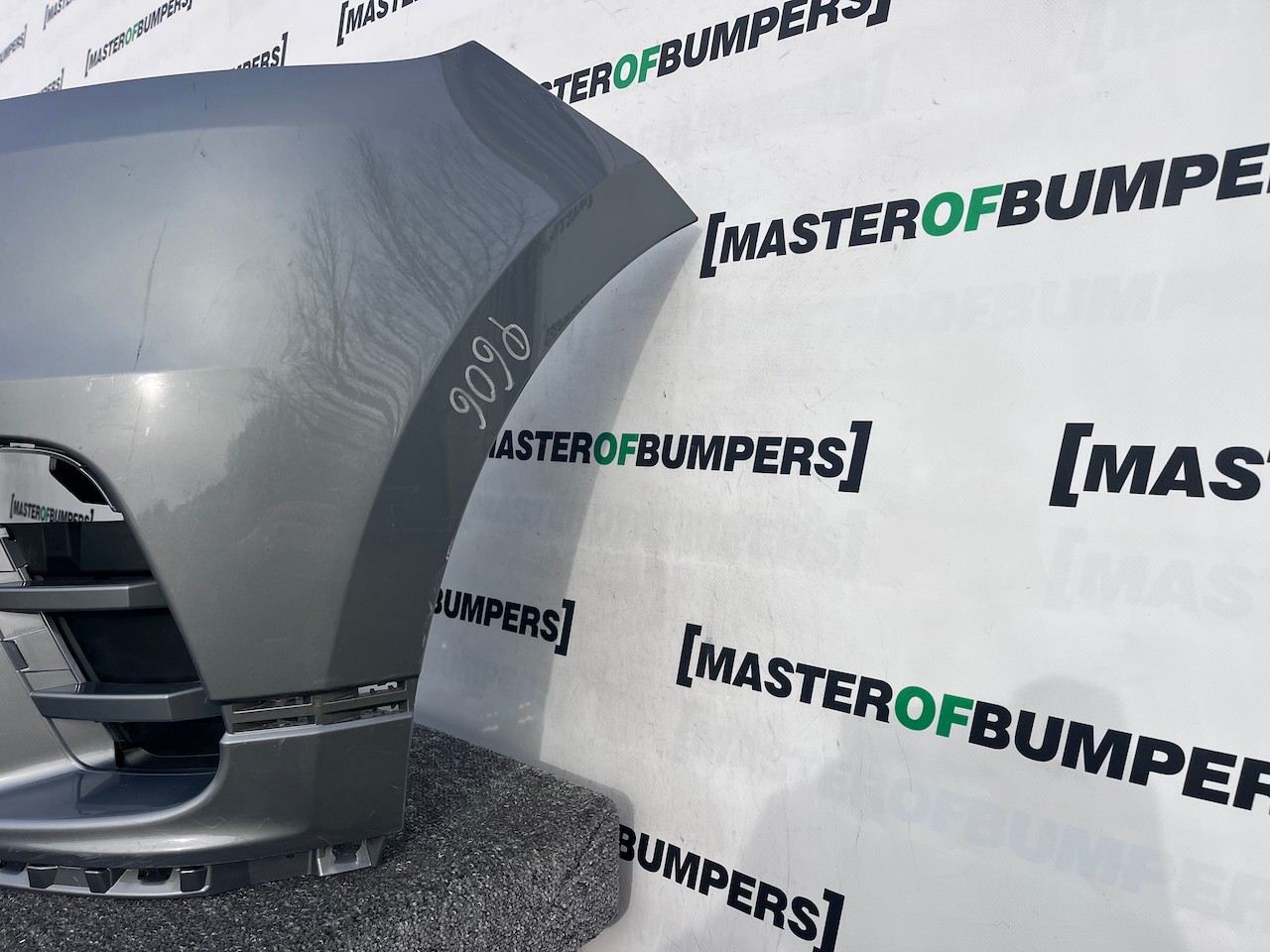 Range Rover Velar Dynamic Hse Suv 2019-2023 Front Bumper 4 Pdc Genuine [p606]