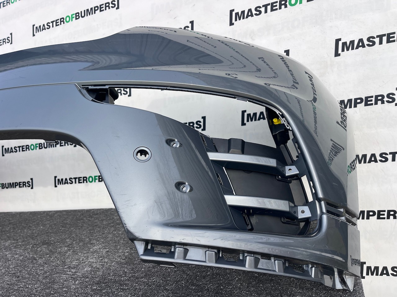 Range Rover Velar Dynamic Hse Suv 2019-2023 Front Bumper 4 Pdc Genuine [p606]