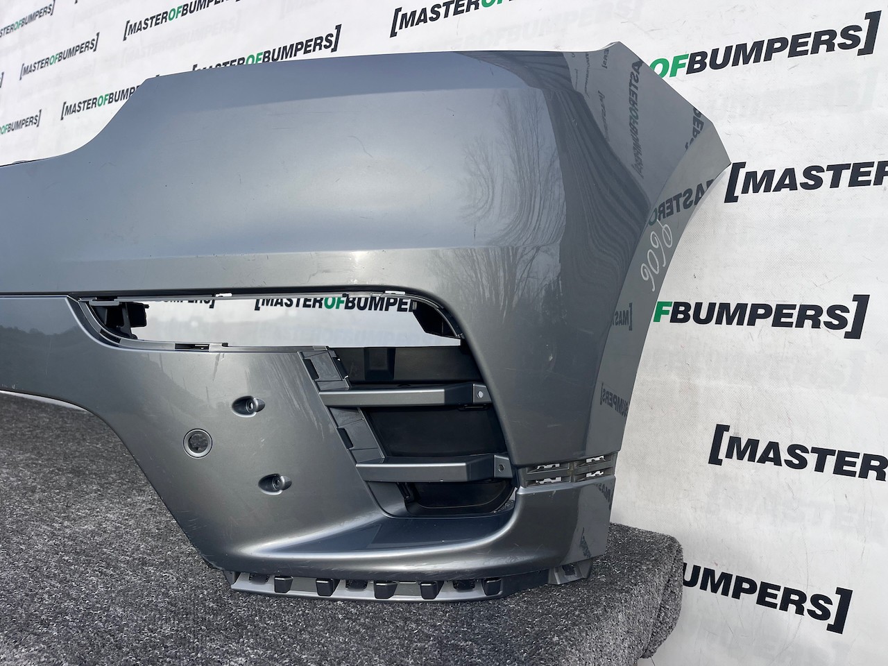 Range Rover Velar Dynamic Hse Suv 2019-2023 Front Bumper 4 Pdc Genuine [p606]