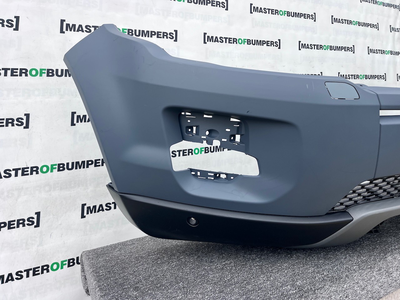 Range Rover Evoque Se Mk1 2011-2015 Front Bumper 4 Pdc +jets Genuine [p621]