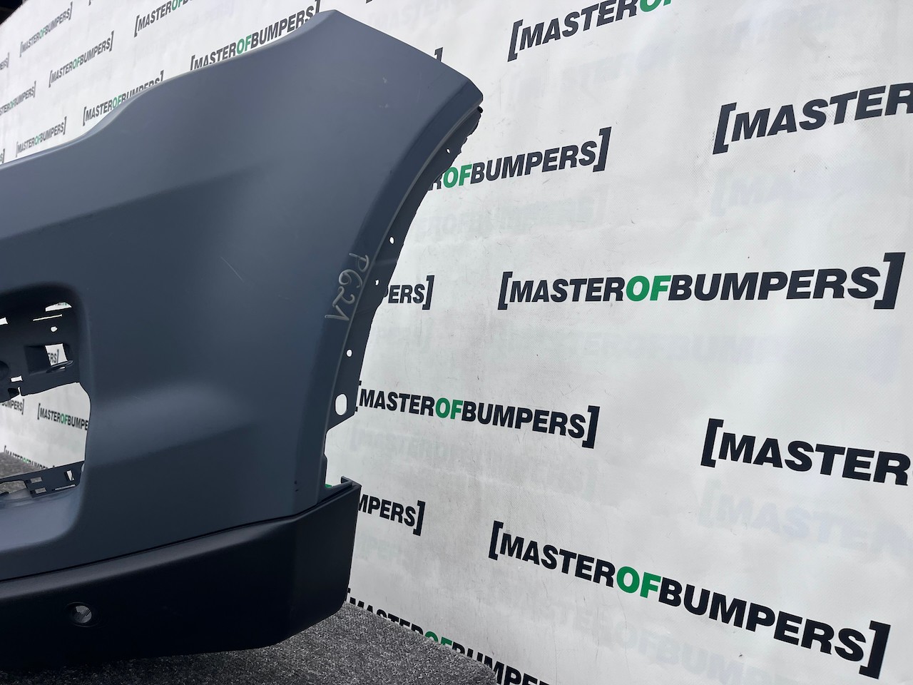 Range Rover Evoque Se Mk1 2011-2015 Front Bumper 4 Pdc +jets Genuine [p621]