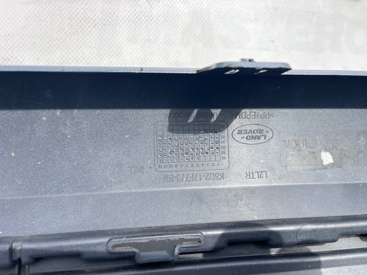 Range Rover Evoque R-dynamic Hse 2019-2023 Front Bumper 4 Pdc Genuine [p654]