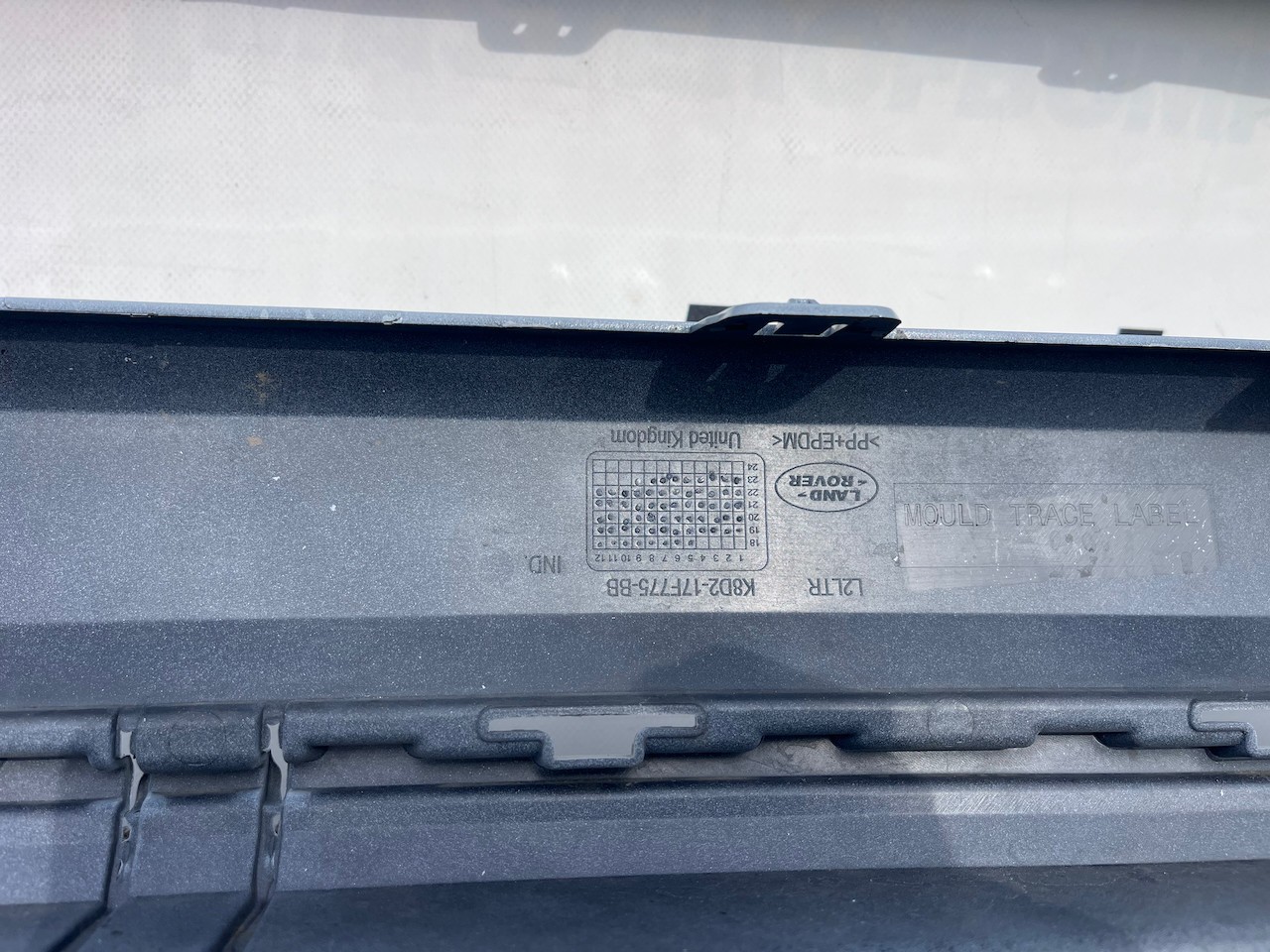 Range Rover Evoque R-dynamic Hse 2019-2023 Front Bumper 4 Pdc Genuine [p655]