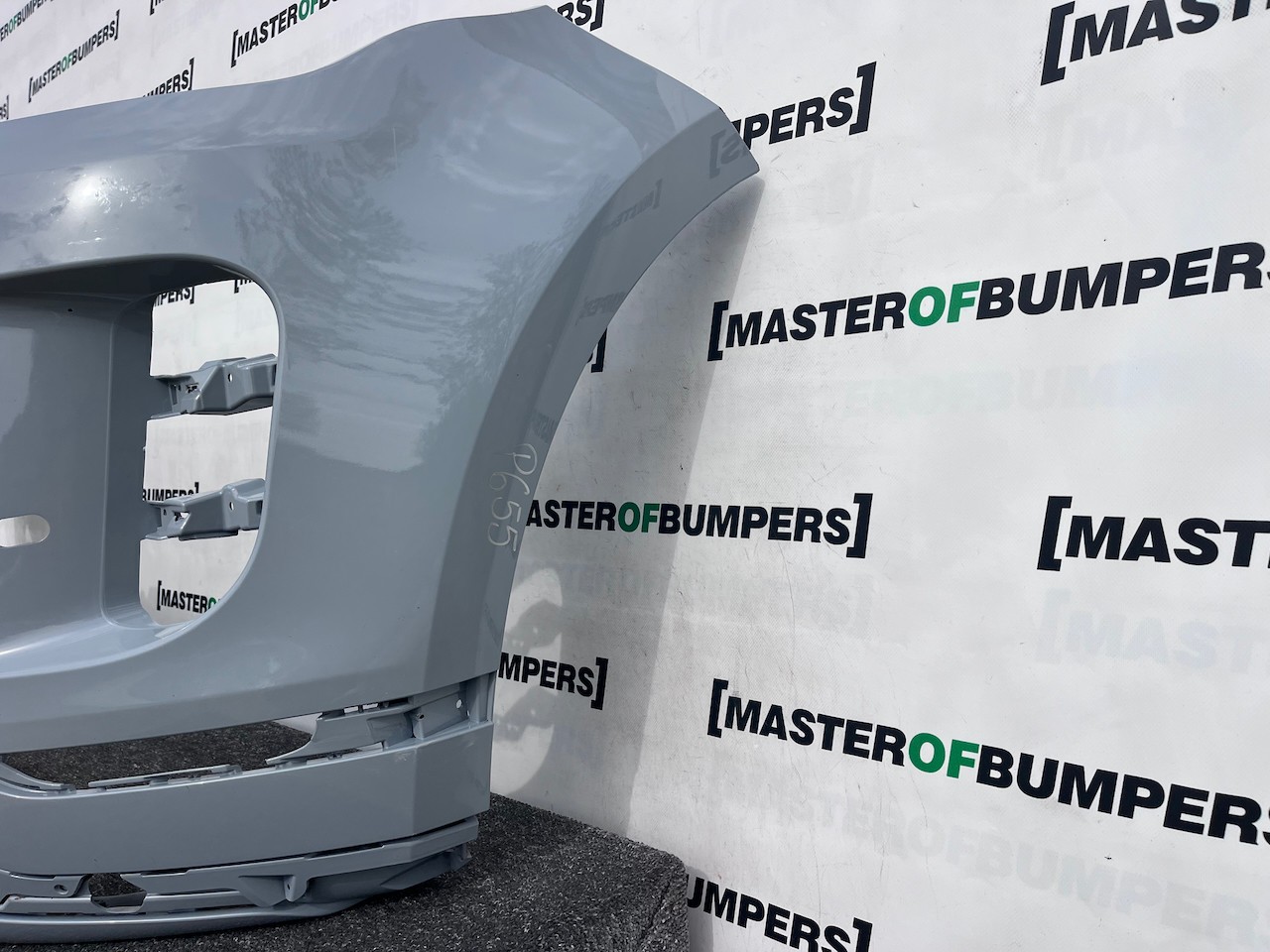 Range Rover Evoque R-dynamic Hse 2019-2023 Front Bumper 4 Pdc Genuine [p655]