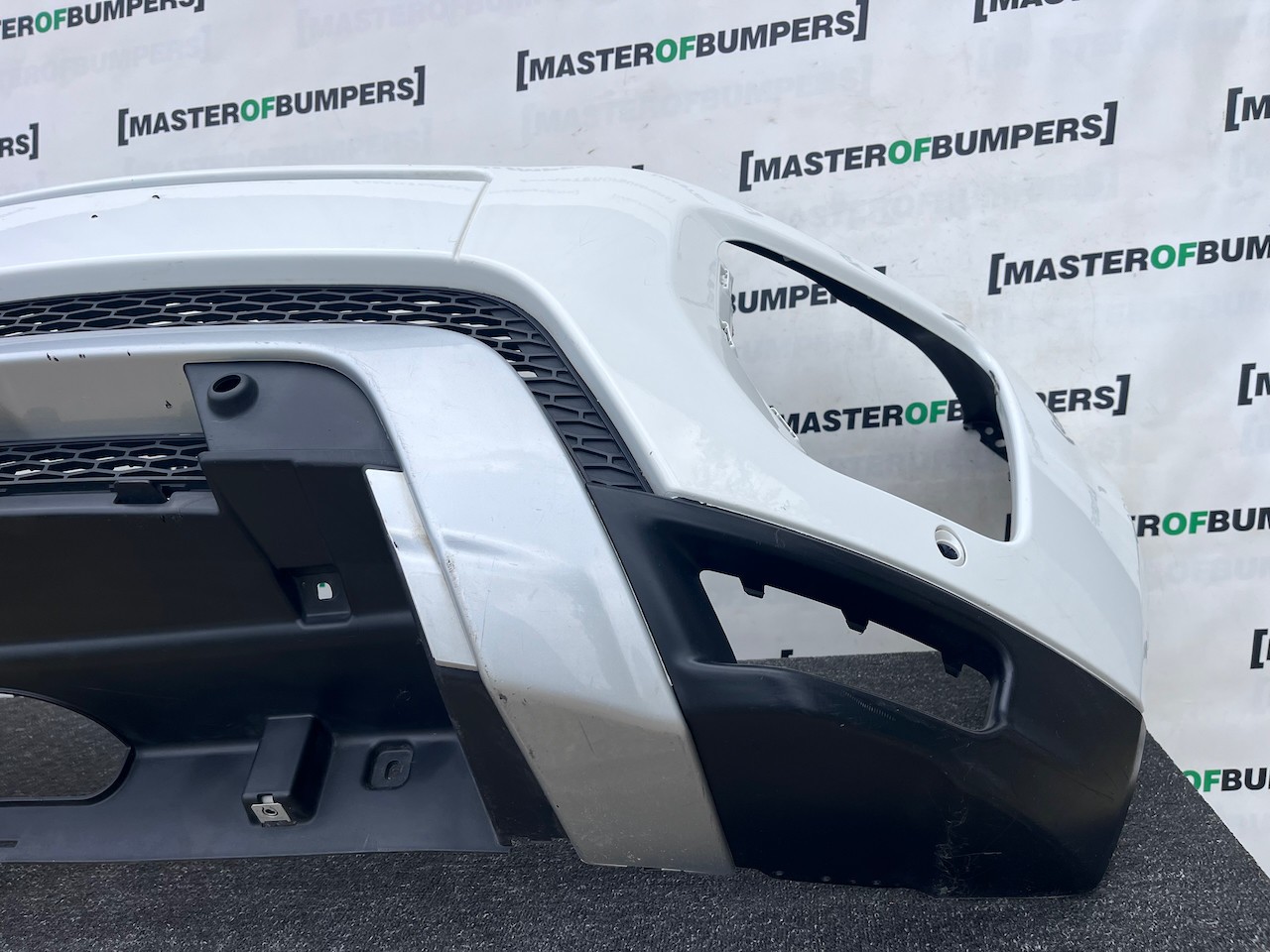 Range Rover Evoque Dynamic Hse Lift 2015-2018 Front Bumper 4 Pdc Genuine [p696]