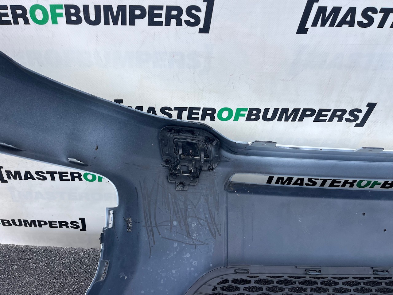 Range Rover Evoque Dynamic Hse Lift 2015-2018 Front Bumper 4 Pdc Genuine [p696]