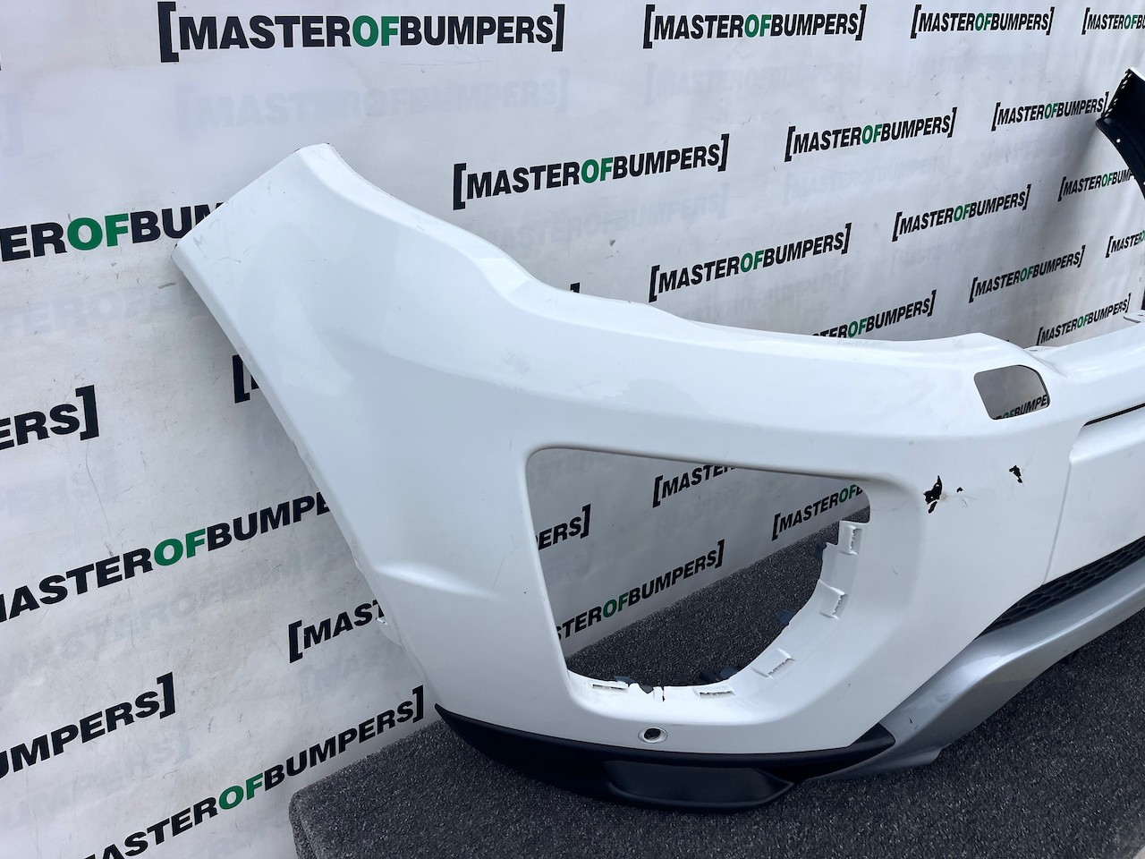 Range Rover Evoque Dynamic Hse Lift 2015-2018 Front Bumper 4 Pdc Genuine [p696]