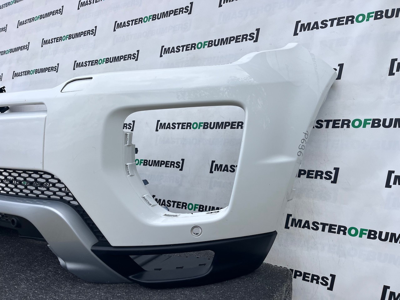 Range Rover Evoque Dynamic Hse Lift 2015-2018 Front Bumper 4 Pdc Genuine [p696]