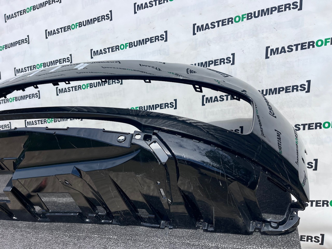 Range Rover Vouge Mhev Suv 2023-2027 Front Bumper 6 Pdc + Jets Genuine [p706]