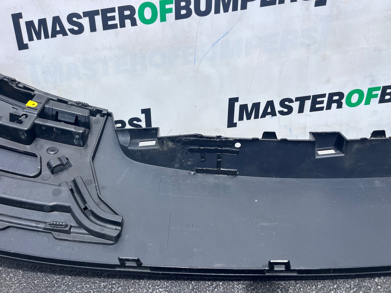 Range Rover Vouge Mhev Suv 2023-2027 Front Bumper 6 Pdc + Jets Genuine [p706]
