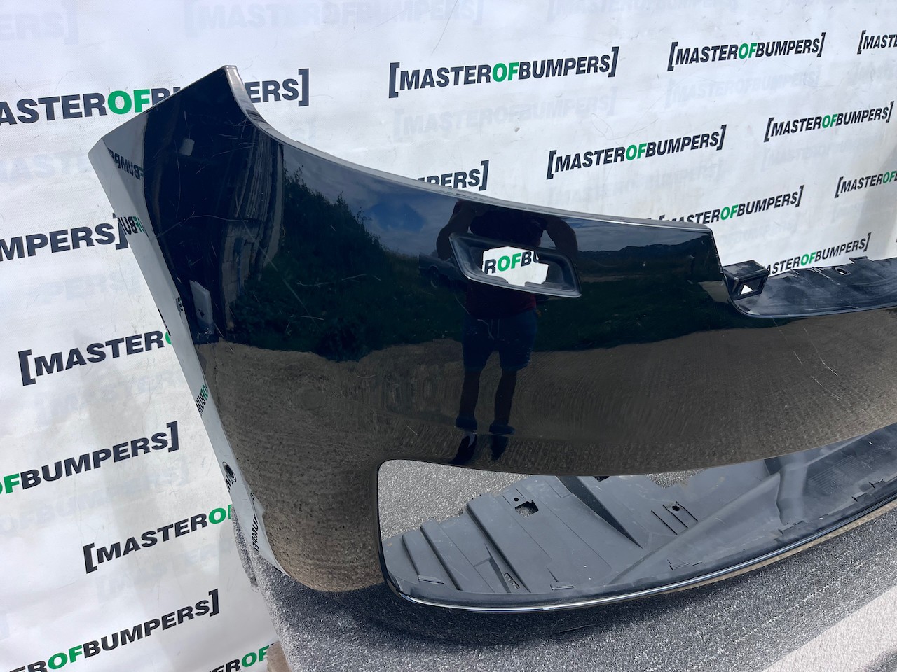 Range Rover Vouge Mhev Suv 2023-2027 Front Bumper 6 Pdc + Jets Genuine [p706]