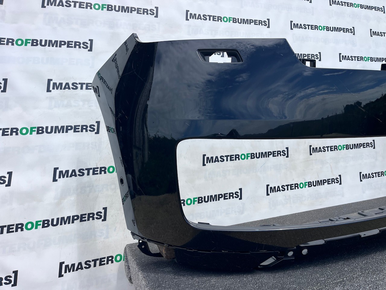 Range Rover Vouge Mhev Suv 2023-2027 Front Bumper 6 Pdc + Jets Genuine [p706]