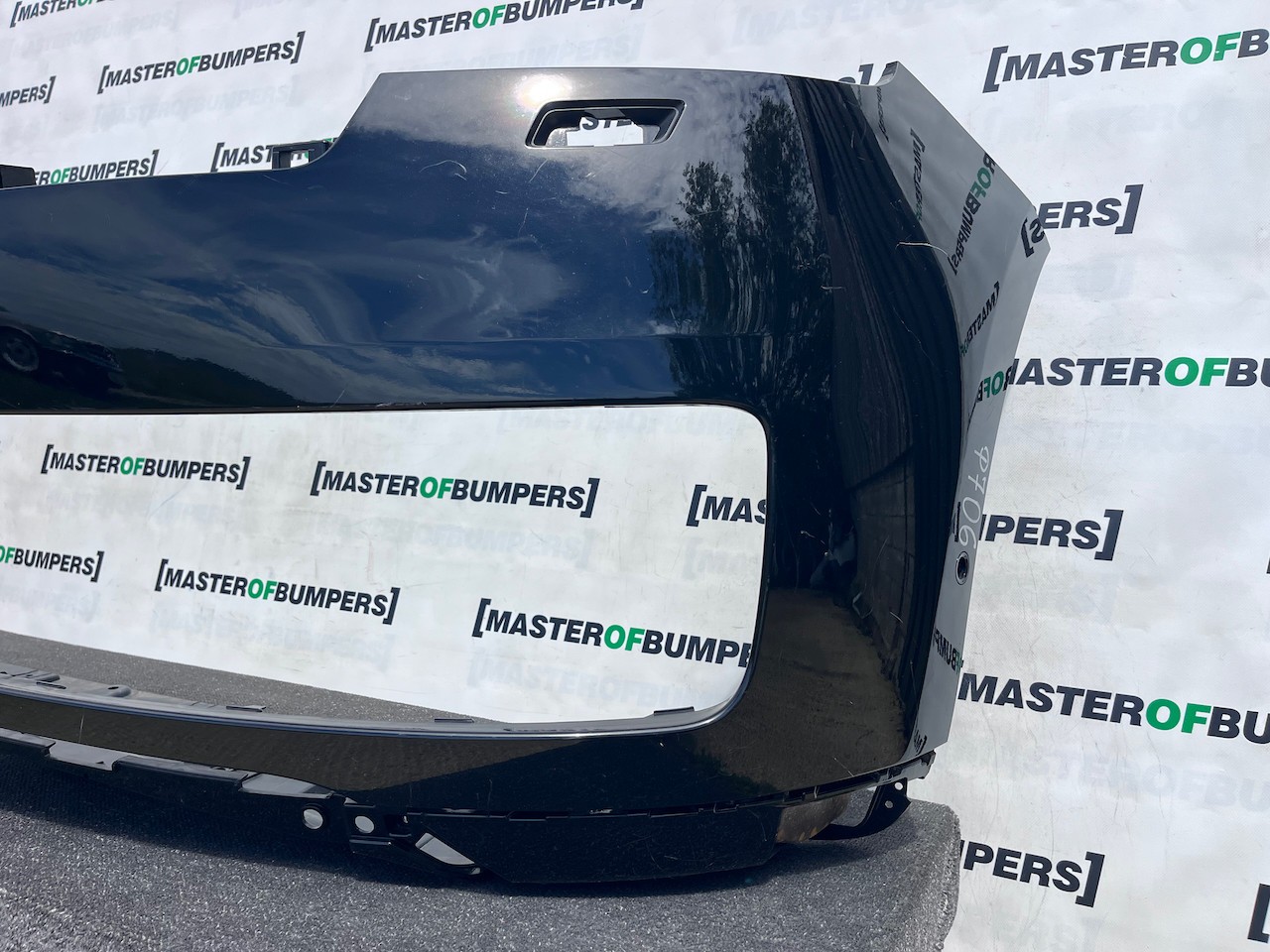 Range Rover Vouge Mhev Suv 2023-2027 Front Bumper 6 Pdc + Jets Genuine [p706]