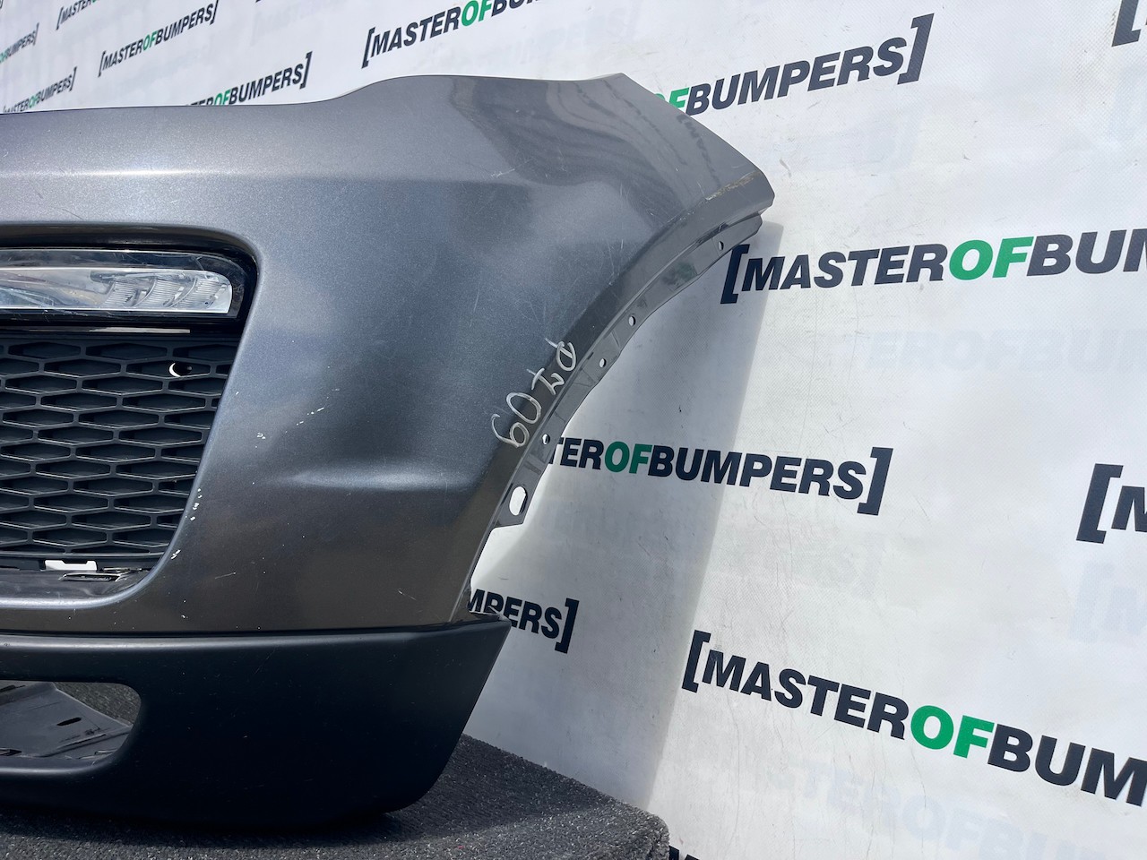 Range Rover Evoque Se Hse Lift 2015-2018 Front Bumper Jets Holes Genuine [p709]